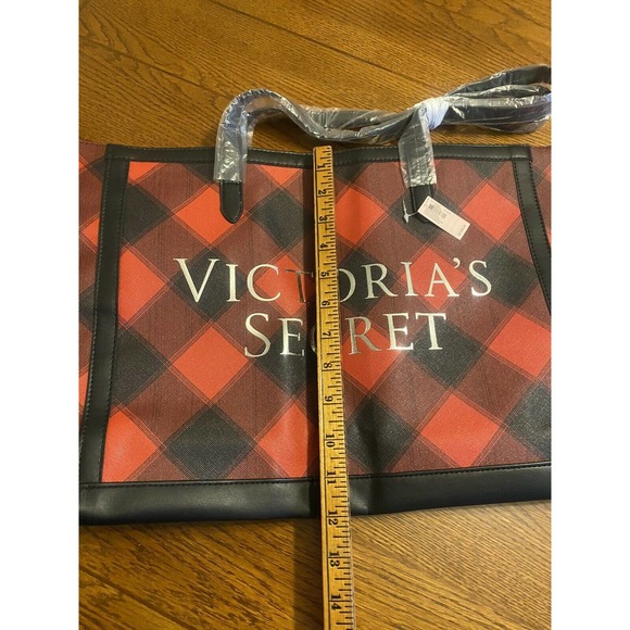 New Victoria’s Secret Black Friday 2021 Weekender Tote Bag in Black & Red Check - Picture 5 of 8